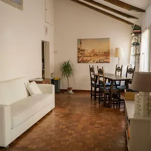 Apartamento Attic In San Marco, Venecia