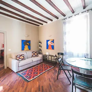 beautiful-apartament-2-minute-walk-from-colosseum.it-romehotels.com/